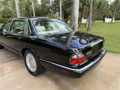 1998 Jaguar XJ8 Vanden Plas   - Photo 42 - Frostproof, FL 33843