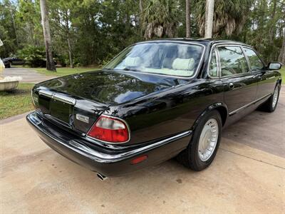 1998 Jaguar XJ8 Vanden Plas   - Photo 45 - Frostproof, FL 33843