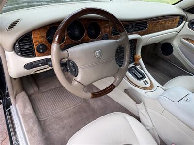 1998 Jaguar XJ8 Vanden Plas   - Photo 12 - Frostproof, FL 33843