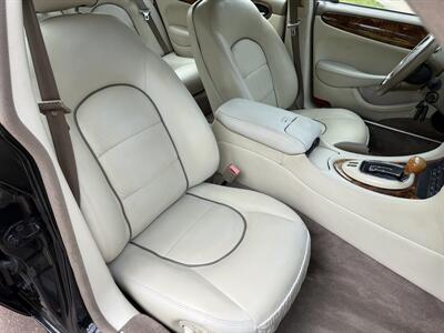 1998 Jaguar XJ8 Vanden Plas   - Photo 14 - Frostproof, FL 33843