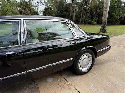 1998 Jaguar XJ8 Vanden Plas   - Photo 41 - Frostproof, FL 33843