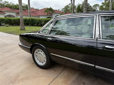 1998 Jaguar XJ8 Vanden Plas   - Photo 46 - Frostproof, FL 33843