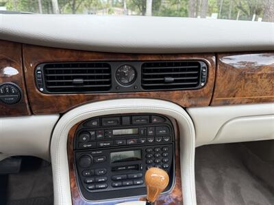 1998 Jaguar XJ8 Vanden Plas   - Photo 32 - Frostproof, FL 33843