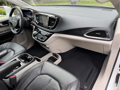 2018 Chrysler Pacifica Touring L Plus - Photo 14 - Frostproof, FL 33843