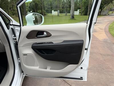 2018 Chrysler Pacifica Touring L Plus - Photo 20 - Frostproof, FL 33843