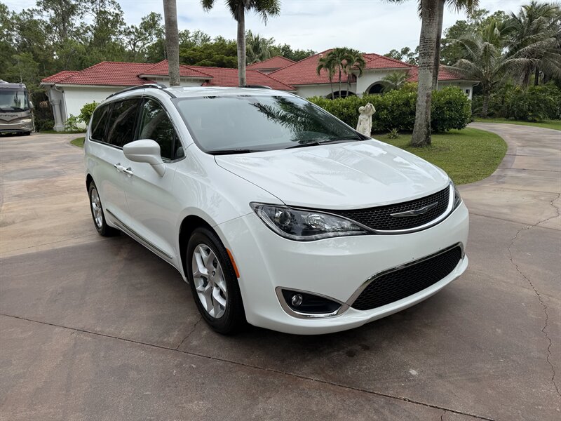 2018 Chrysler Pacifica Touring L Plus   - Photo 1 - Frostproof, FL 33843