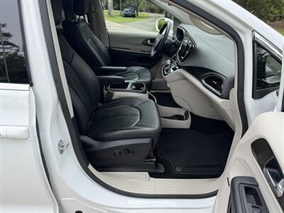 2018 Chrysler Pacifica Touring L Plus - Photo 18 - Frostproof, FL 33843