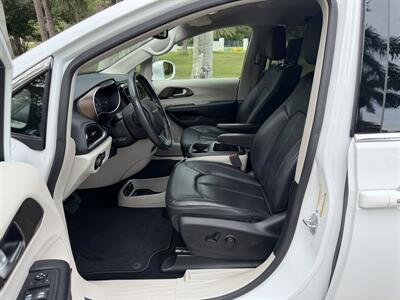 2018 Chrysler Pacifica Touring L Plus - Photo 11 - Frostproof, FL 33843