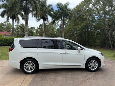 2018 Chrysler Pacifica Touring L Plus - Photo 5 - Frostproof, FL 33843