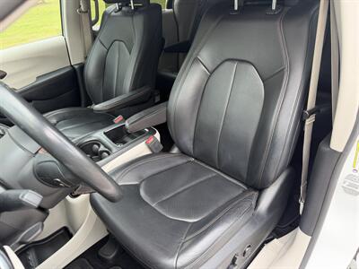 2018 Chrysler Pacifica Touring L Plus - Photo 13 - Frostproof, FL 33843