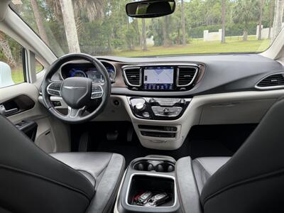 2018 Chrysler Pacifica Touring L Plus - Photo 30 - Frostproof, FL 33843