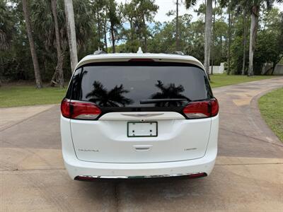 2018 Chrysler Pacifica Touring L Plus - Photo 7 - Frostproof, FL 33843