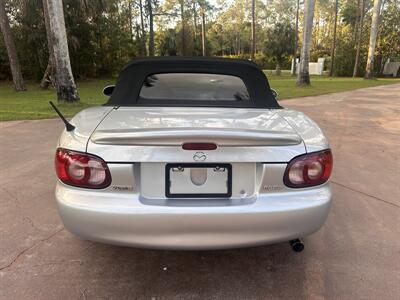 2005 Mazda MX-5 Miata LS   - Photo 38 - Frostproof, FL 33843