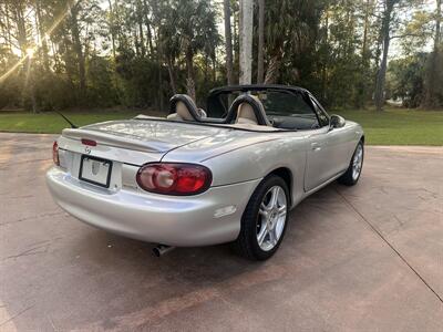 2005 Mazda MX-5 Miata LS   - Photo 6 - Frostproof, FL 33843