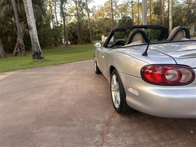 2005 Mazda MX-5 Miata LS   - Photo 46 - Frostproof, FL 33843