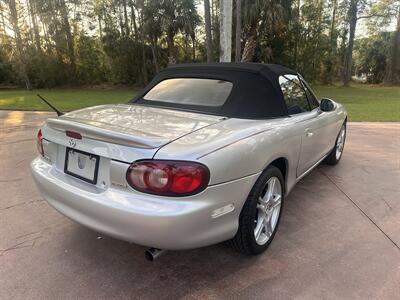 2005 Mazda MX-5 Miata LS   - Photo 37 - Frostproof, FL 33843