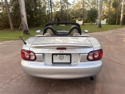 2005 Mazda MX-5 Miata LS   - Photo 5 - Frostproof, FL 33843