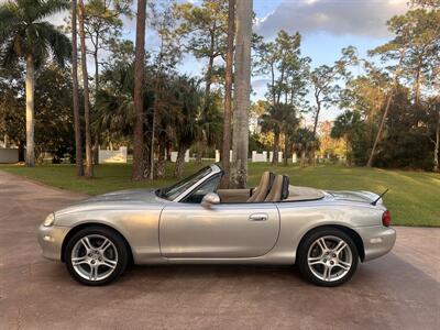 2005 Mazda MX-5 Miata LS   - Photo 8 - Frostproof, FL 33843