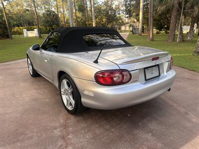 2005 Mazda MX-5 Miata LS   - Photo 39 - Frostproof, FL 33843