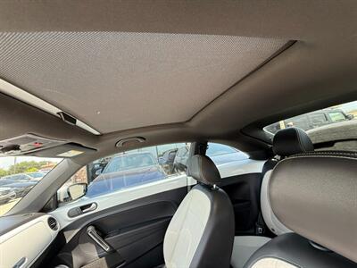 2018 Volkswagen Beetle 2.0T SE   - Photo 17 - Wylie, TX 75098