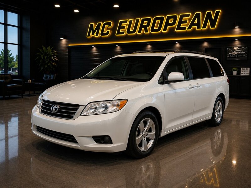 2013 Toyota Sienna LE 7-Passenger One Owner  