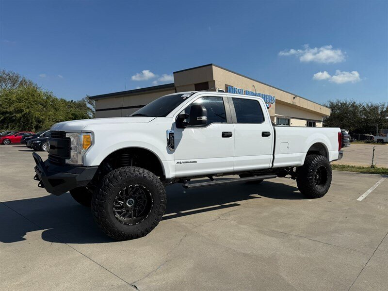 2017 Ford F-250 Super Duty 4X4 8 INCH LIFT  