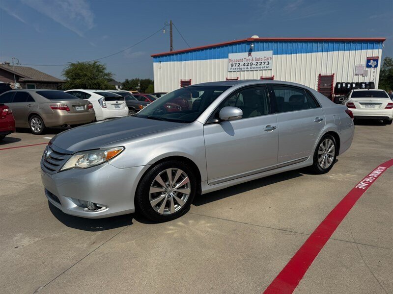 2011 Toyota Avalon Limited's photo
