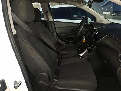 2020 Chevrolet Trax LS - Photo 2 - Wylie, TX 75098