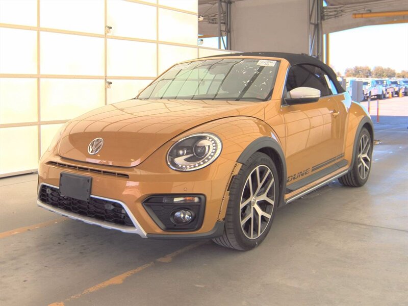 2017 Volkswagen Beetle Dune's photo