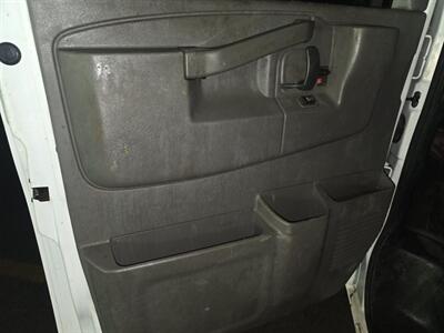2018 Chevrolet Express 3500 box truck   - Photo 10 - Wylie, TX 75098