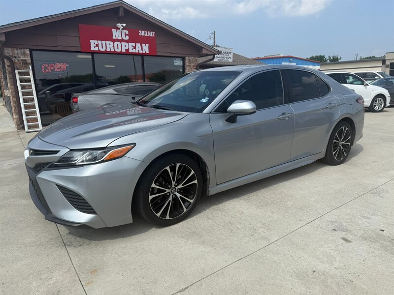 2018 Toyota Camry SE   - Photo 1 - Wylie, TX 75098