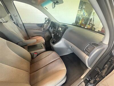 2014 Kia Sedona LX   - Photo 5 - Newark, IL 60541