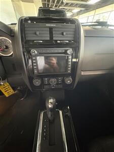 2011 Ford Escape Limited - Photo 8 - Newark, IL 60541