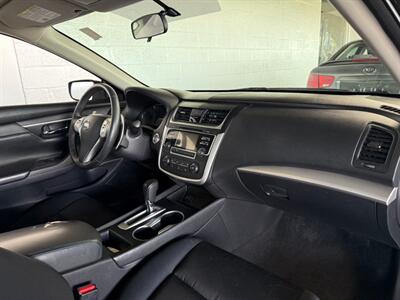 2016 Nissan Altima 2.5 SR   - Photo 9 - Newark, IL 60541