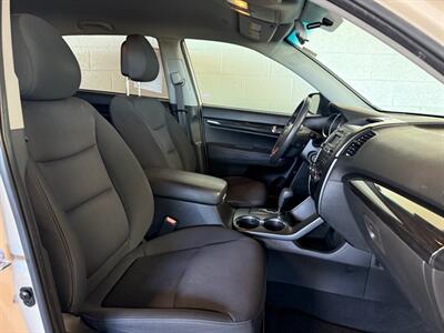 2011 Kia Sorento LX   - Photo 8 - Newark, IL 60541