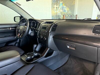 2011 Kia Sorento LX   - Photo 9 - Newark, IL 60541