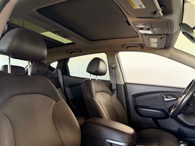 2010 Hyundai TUCSON Limited   - Photo 12 - Newark, IL 60541