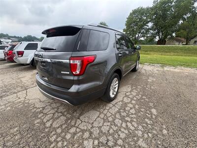 2017 Ford Explorer XLT - Photo 3 - Newark, IL 60541