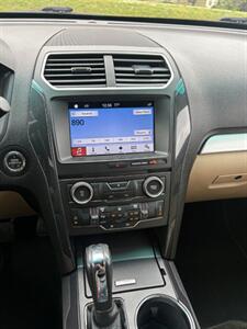 2017 Ford Explorer XLT - Photo 8 - Newark, IL 60541