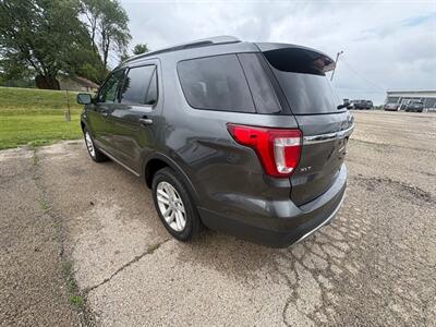 2017 Ford Explorer XLT - Photo 2 - Newark, IL 60541