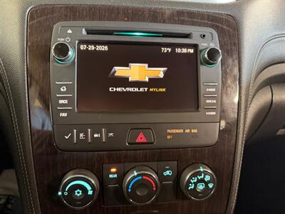 2017 Chevrolet Traverse LT - Photo 11 - Newark, IL 60541