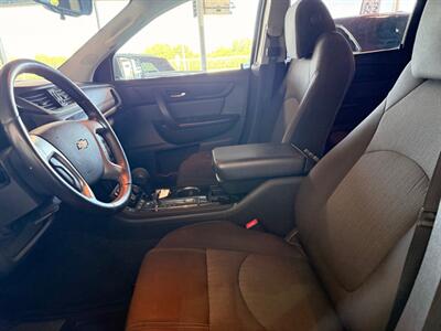 2017 Chevrolet Traverse LT - Photo 9 - Newark, IL 60541