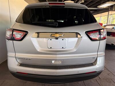 2017 Chevrolet Traverse LT - Photo 5 - Newark, IL 60541