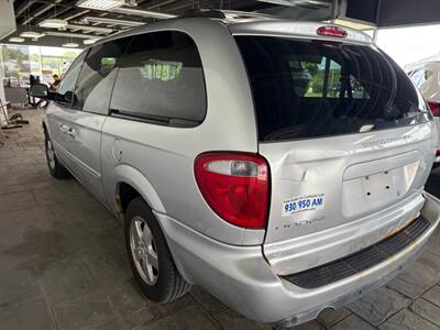 2005 Dodge Grand Caravan SXT   - Photo 4 - Newark, IL 60541