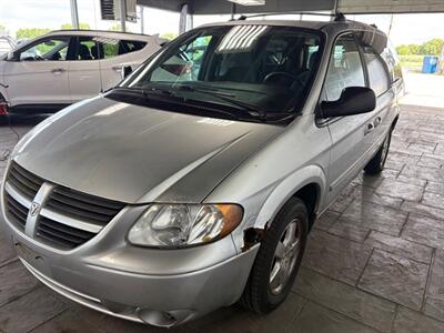 2005 Dodge Grand Caravan SXT   - Photo 3 - Newark, IL 60541