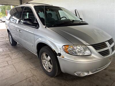2005 Dodge Grand Caravan SXT   - Photo 1 - Newark, IL 60541