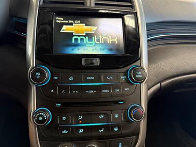 2015 Chevrolet Malibu LT   - Photo 13 - Newark, IL 60541