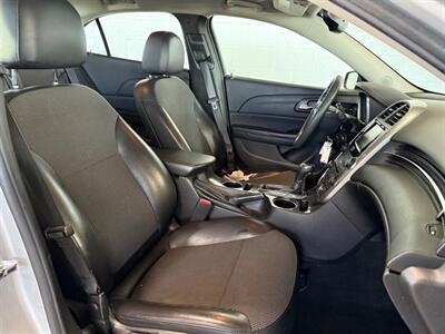2015 Chevrolet Malibu LT   - Photo 8 - Newark, IL 60541