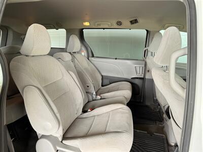2017 Toyota Sienna LE 7-Passenger Auto   - Photo 8 - Newark, IL 60541