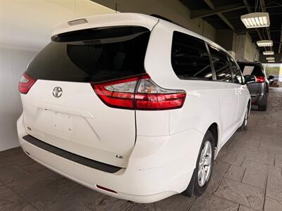 2017 Toyota Sienna LE 7-Passenger Auto   - Photo 5 - Newark, IL 60541